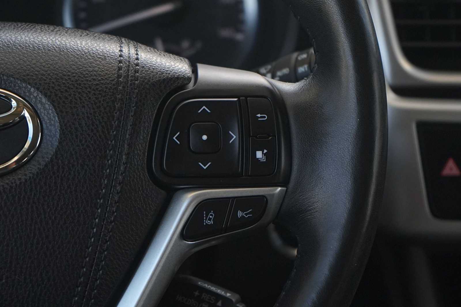 Used 2017 Toyota Highlander Limited Platinum FWD image 18