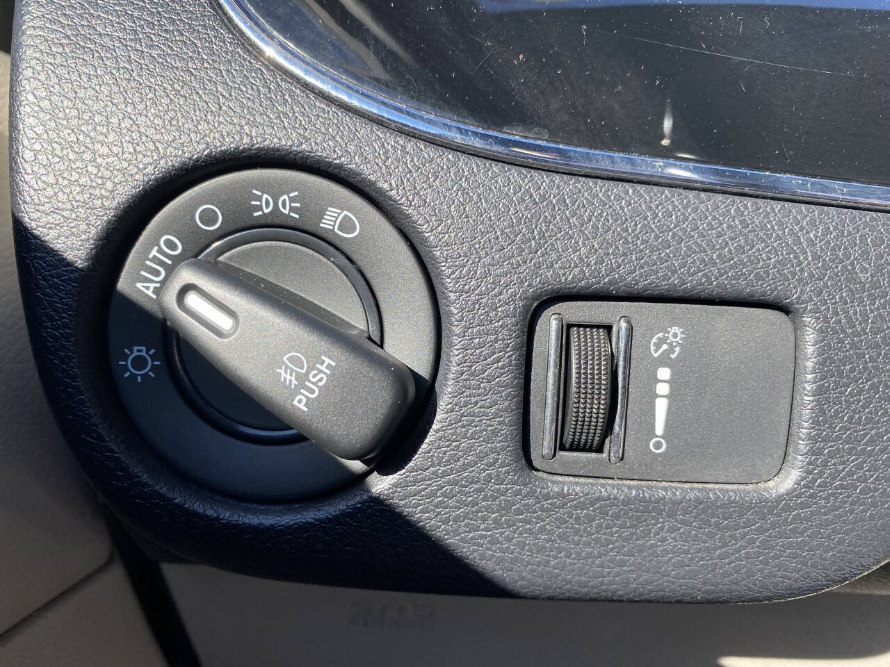 Used 2018 Dodge Grand Caravan SXT FWD image 41