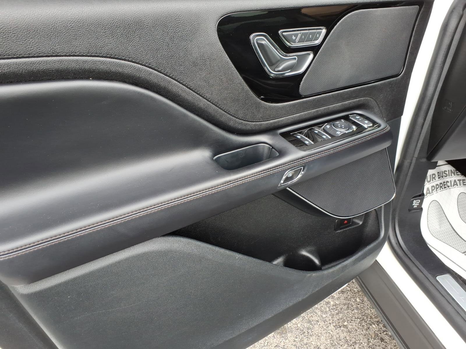 Used 2023 Lincoln Aviator AWD w/ Premium Package image 12