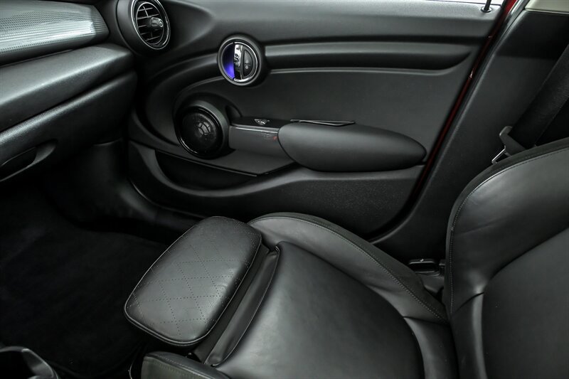 Used 2015 MINI Cooper 4-Door Hardtop image 30