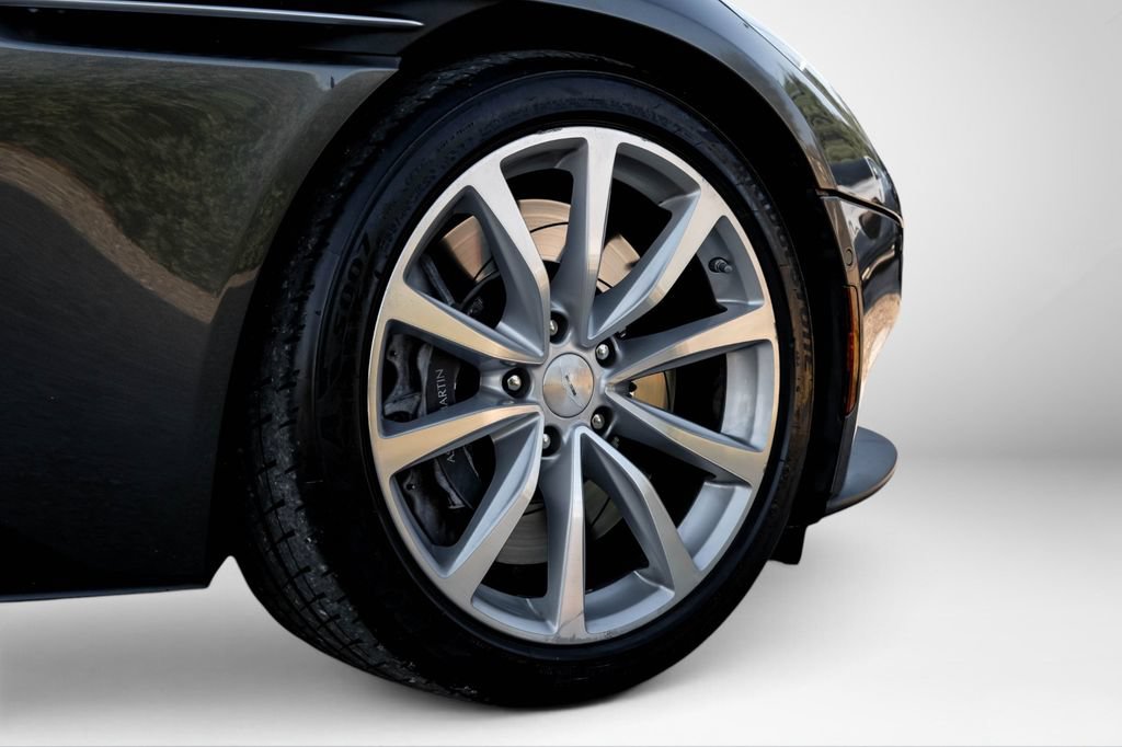 Used 2019 Aston Martin DB11 Volante RWD image 50