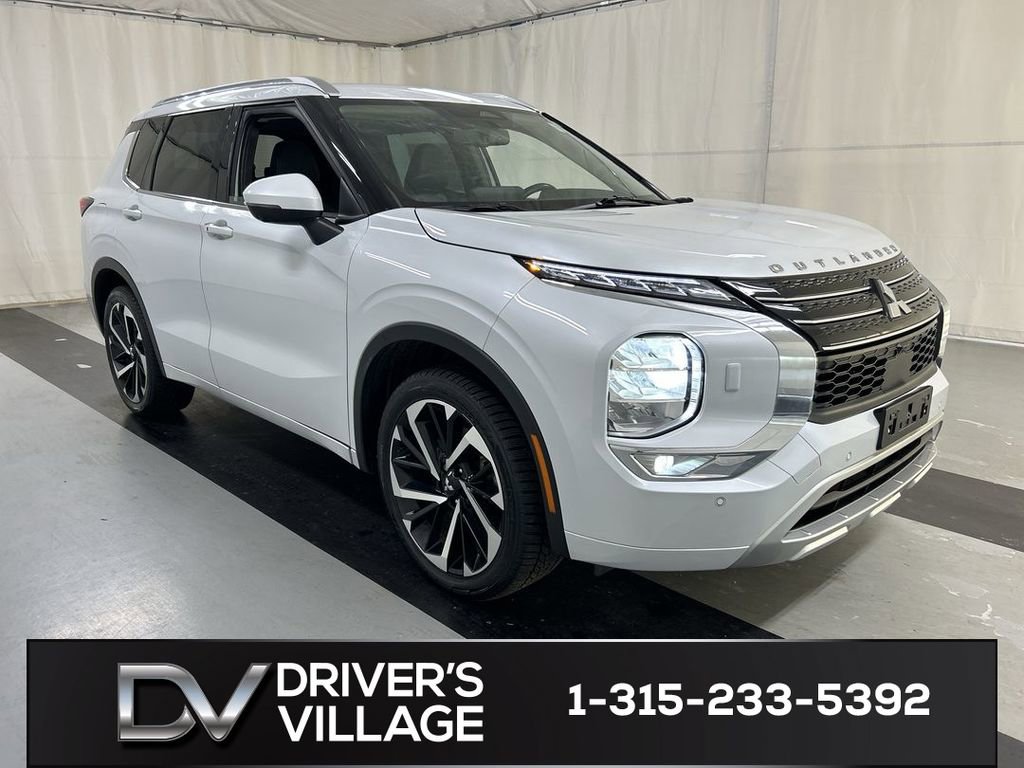 Used 2023 Mitsubishi Outlander SEL image 1