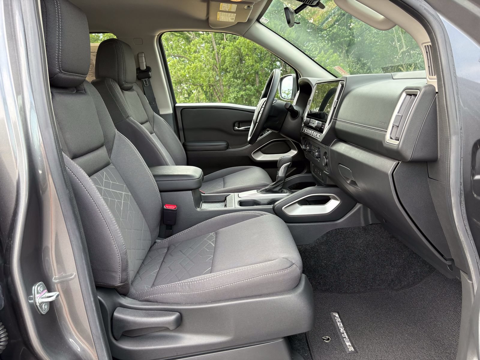 Used 2025 Nissan Frontier SV AWD/4WD image 28