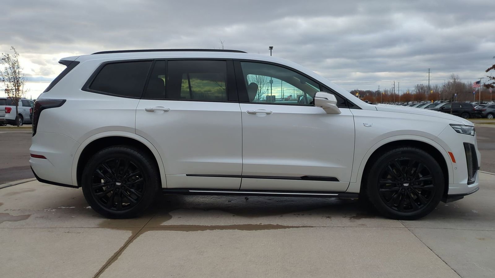 Used 2021 Cadillac XT6 Sport w/ LPO, ONYX Package image 8