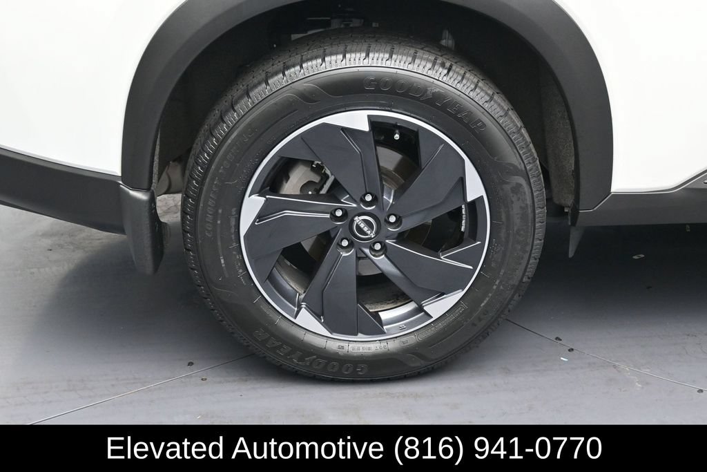 Used 2024 Nissan Rogue SV AWD/4WD image 5