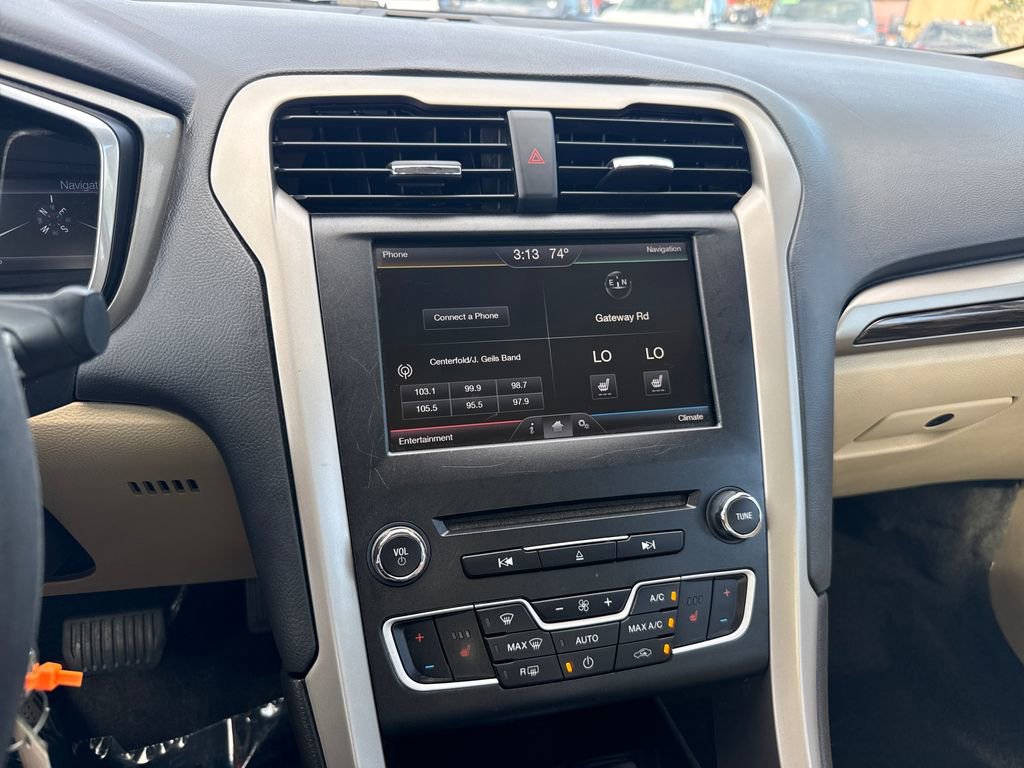 Used 2016 Ford Fusion SE w/ Equipment Group 202A image 16