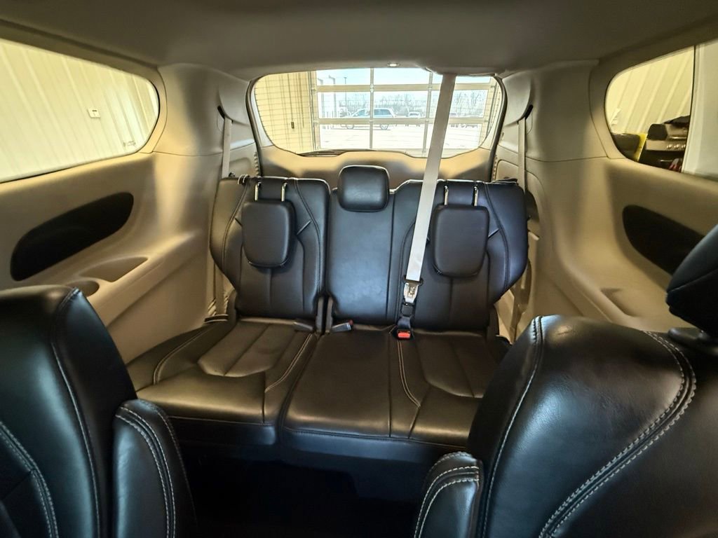 Used 2024 Chrysler Pacifica Touring-L image 20
