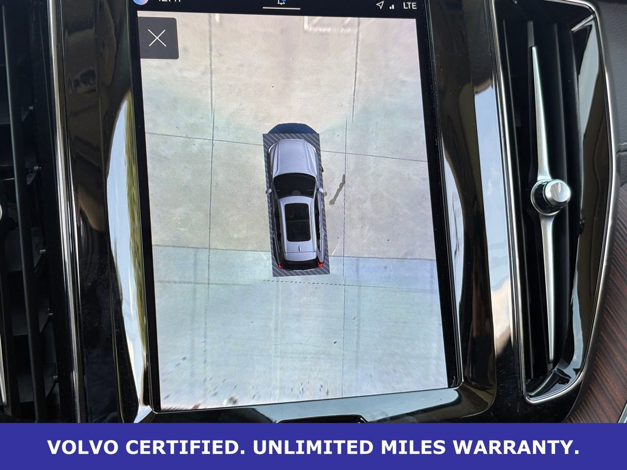 Certified 2023 Volvo XC60 B5 Ultimate w/ Climate Package image 23