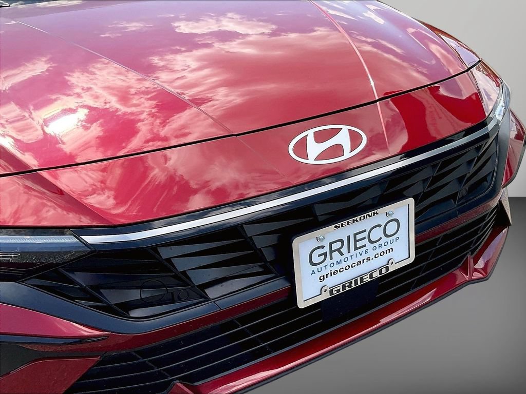 Used 2025 Hyundai Elantra SEL FWD image 33