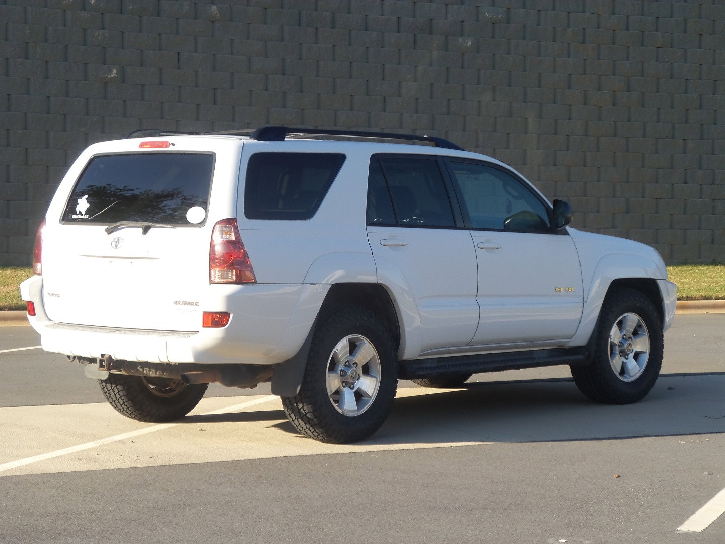 Used 2005 Toyota 4Runner SR5 AWD/4WD image 4