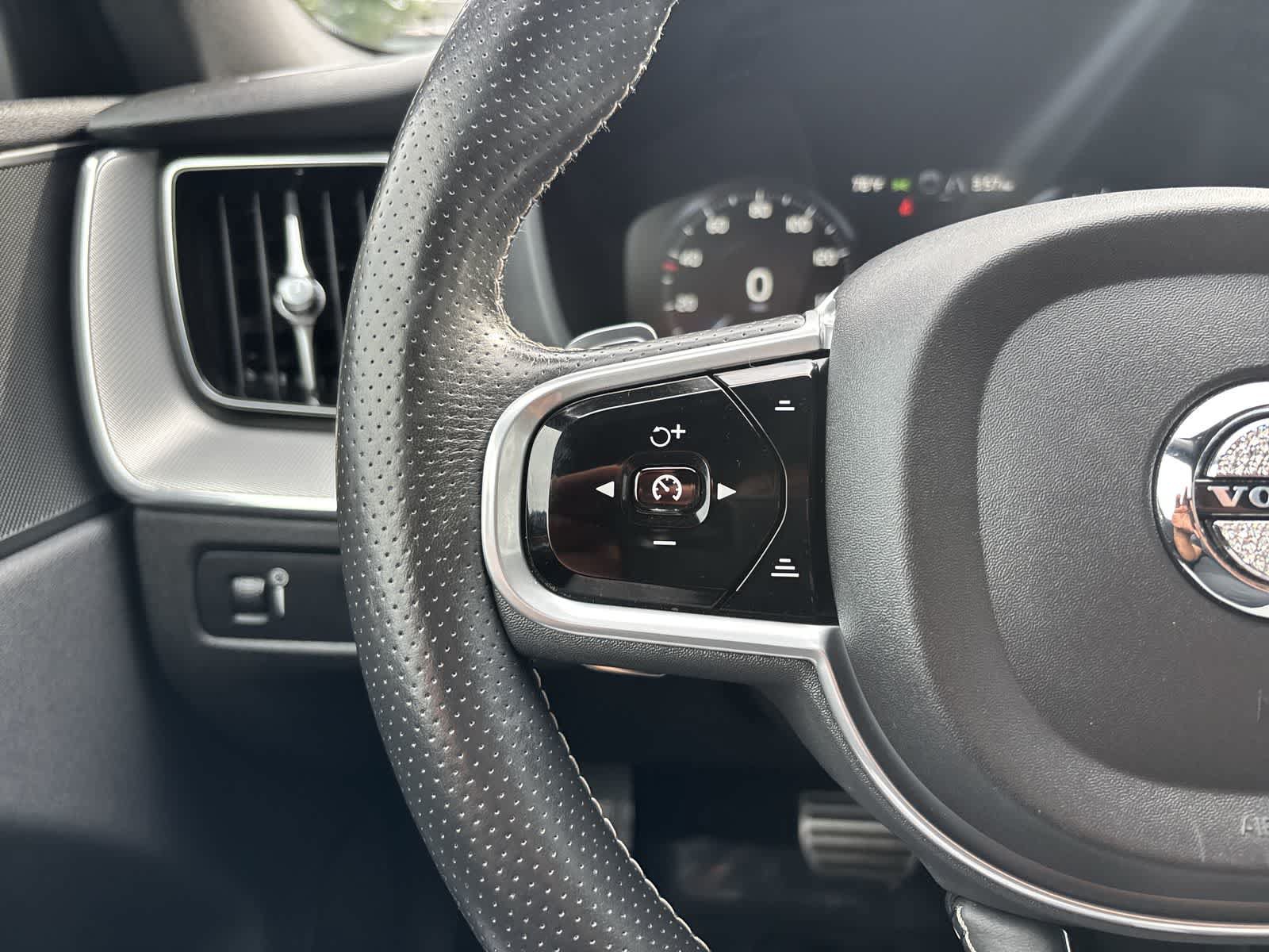 Used 2018 Volvo XC60 T6 R-Design w/ Convenience Package AWD/4WD image 12