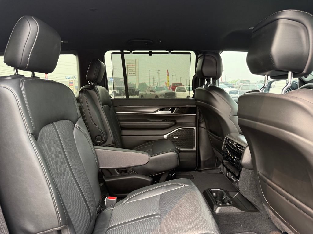 Used 2023 Jeep Wagoneer Series II w/ Convenience Group I AWD/4WD image 20