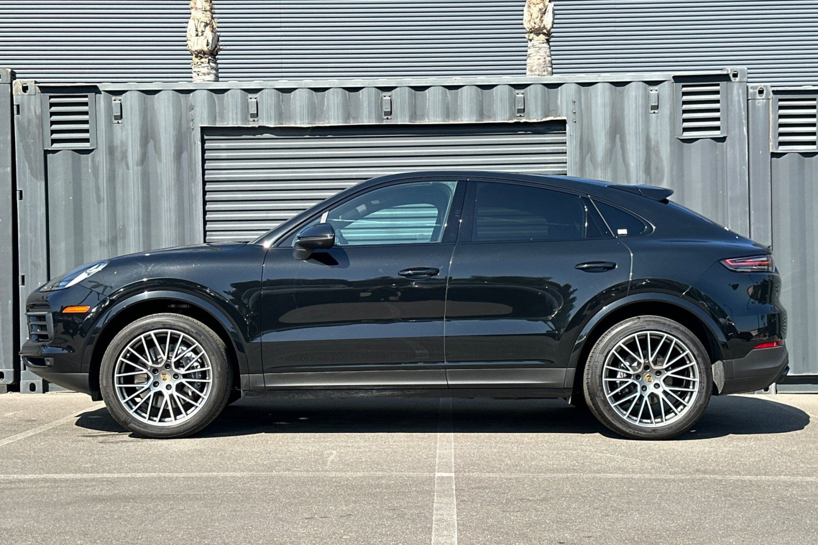 Certified 2023 Porsche Cayenne Platinum Edition AWD/4WD image 2