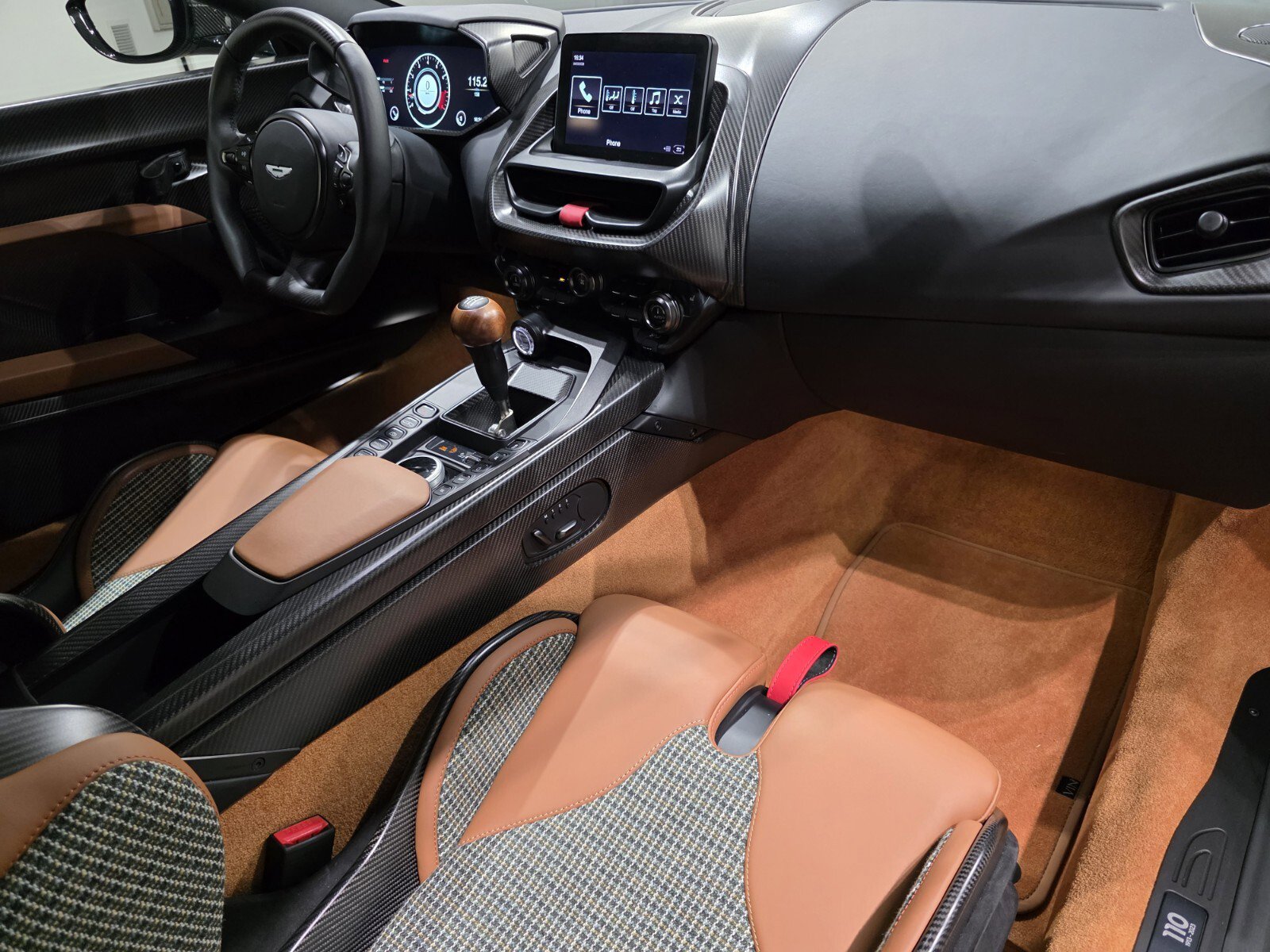 Used 2024 Aston Martin Valour RWD image 27