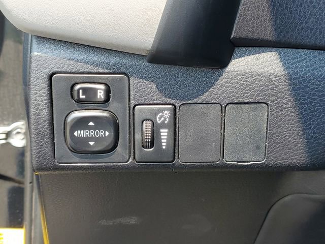 Used 2018 Toyota Corolla LE FWD image 13
