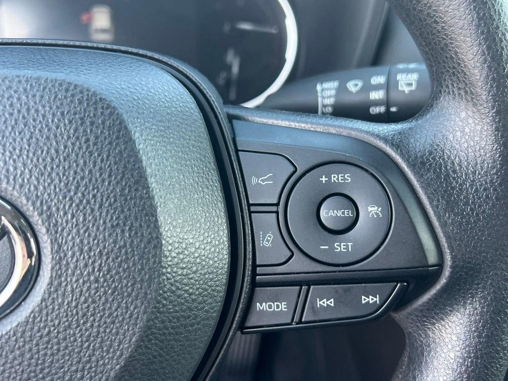 Used 2024 Toyota RAV4 LE AWD/4WD image 17