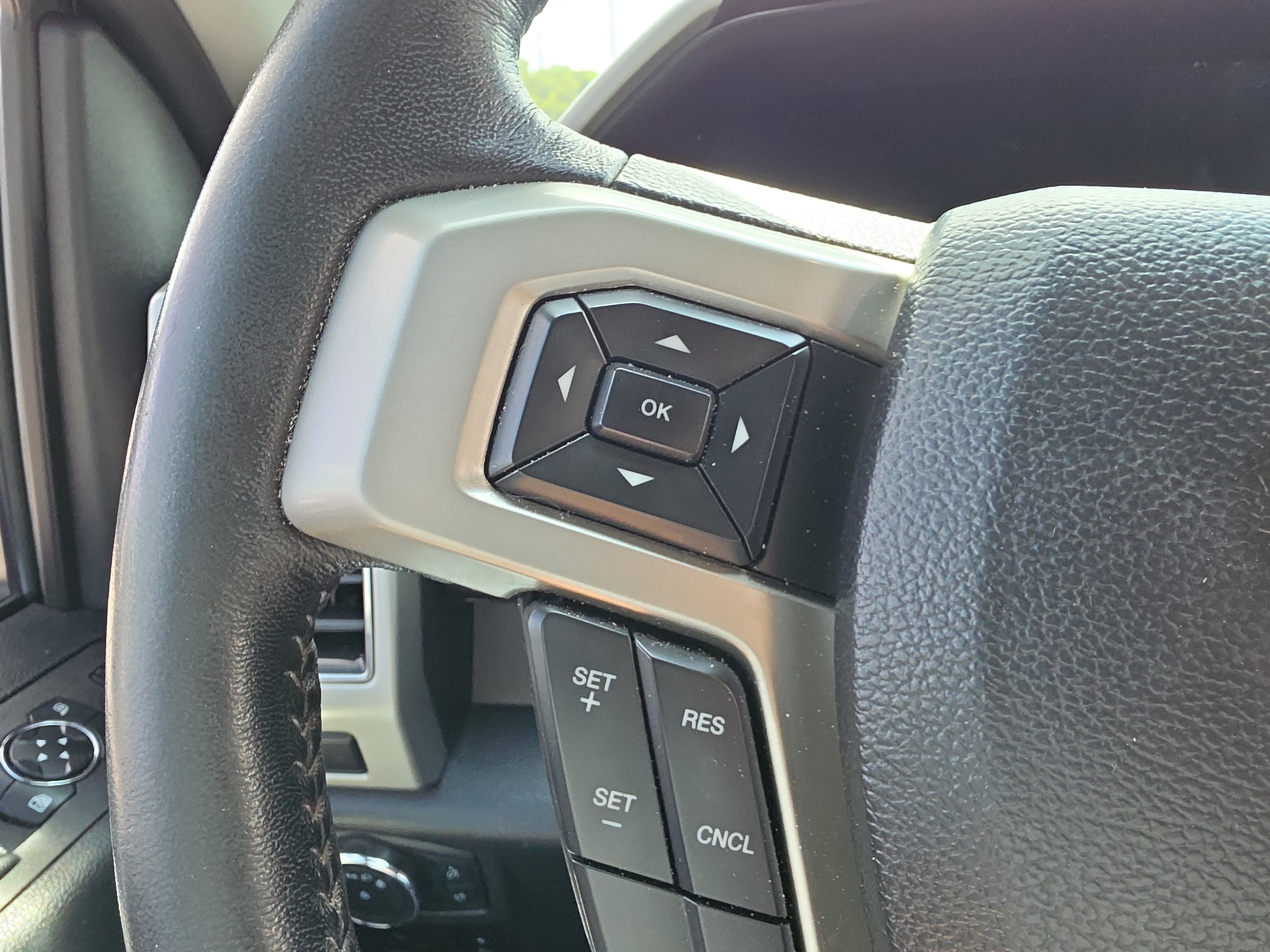 Used 2020 Ford F350 Lariat w/ Lariat Ultimate Package AWD/4WD image 21