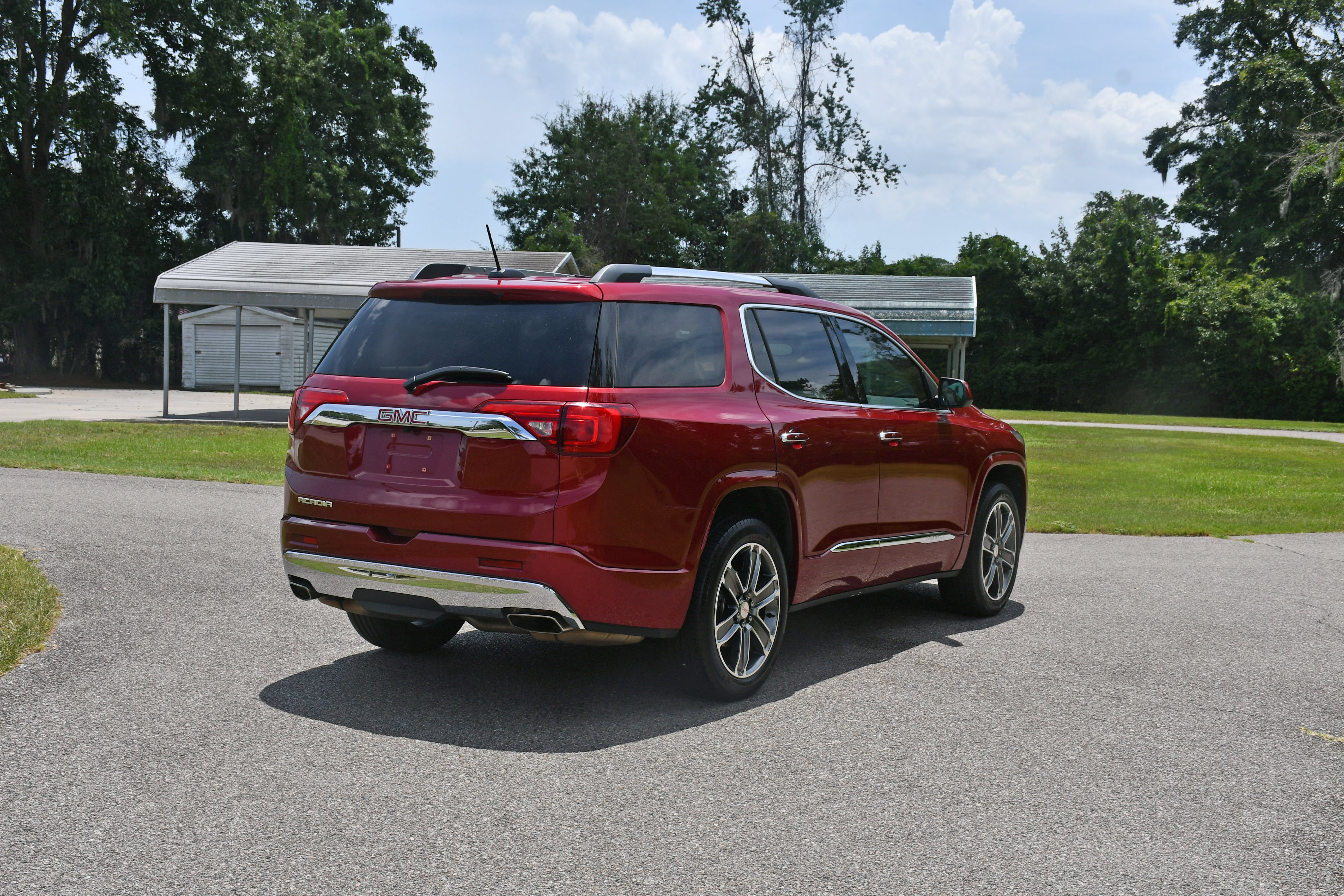 Used 2019 GMC Acadia Denali w/ Technology Package FWD image 4