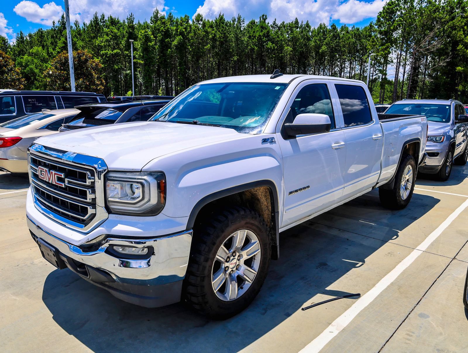 Used 2017 GMC Sierra 1500 SLE w/ SLE Value Package AWD/4WD image 1