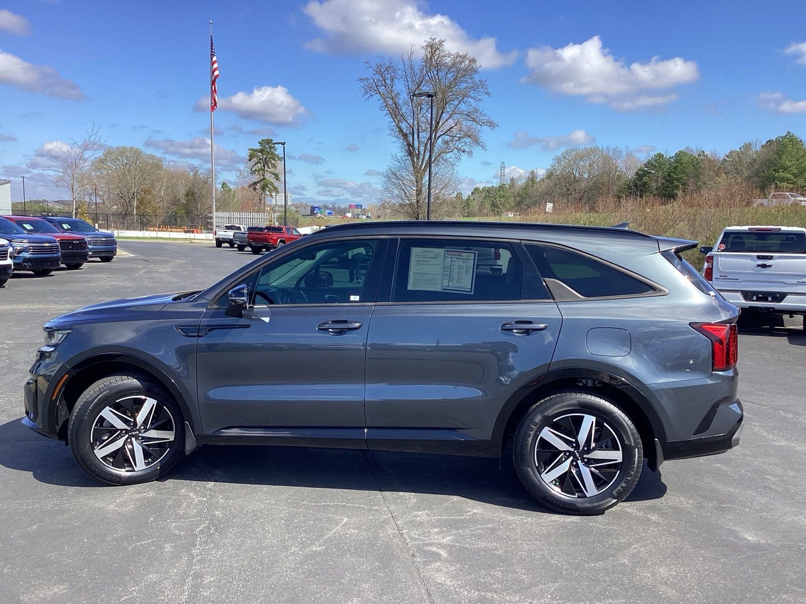 Used 2022 Kia Sorento EX w/ Panoramic Sunroof Package image 6