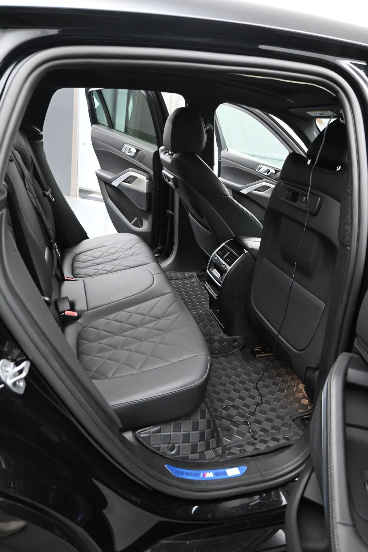 Used 2023 BMW X6 xDrive40i w/ M Sport Package AWD/4WD image 16