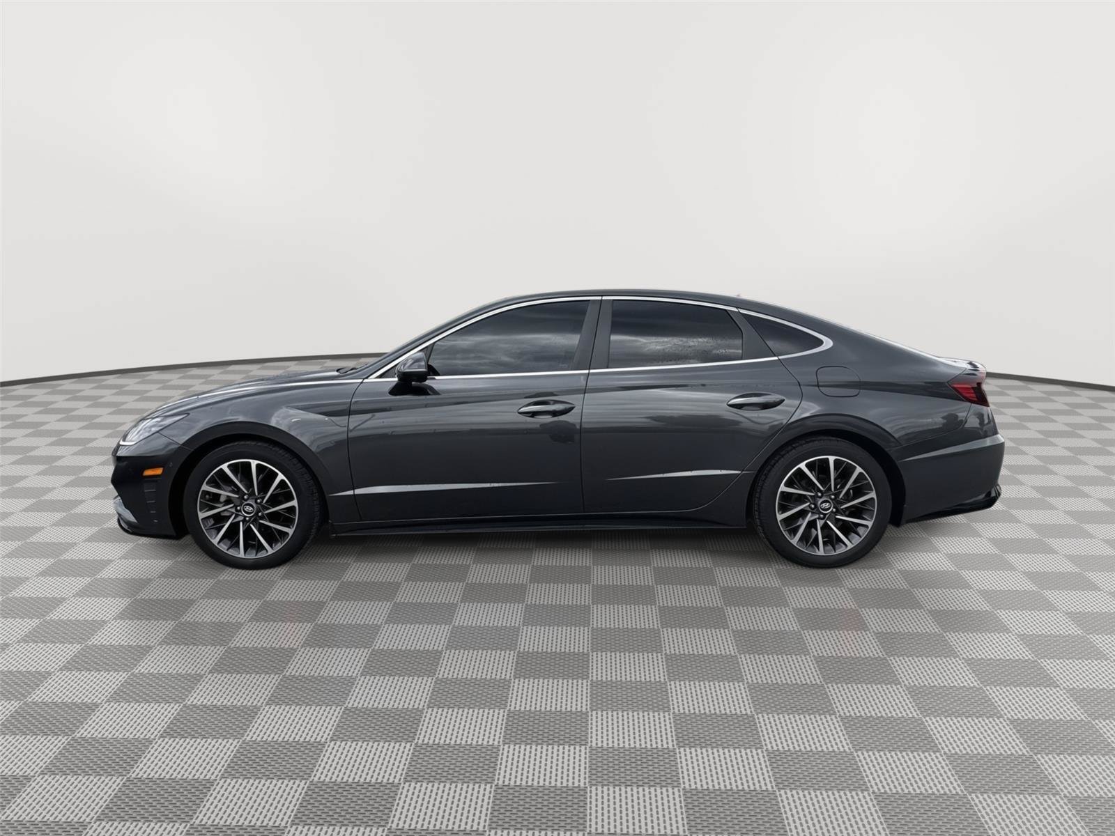 Used 2021 Hyundai Sonata Limited w/ Winter Weather Package FWD image 2