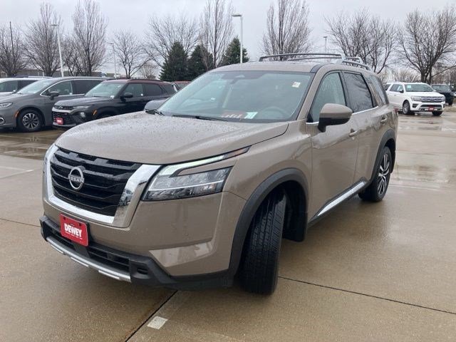 Used 2024 Nissan Pathfinder Platinum w/ Cargo Package image 3