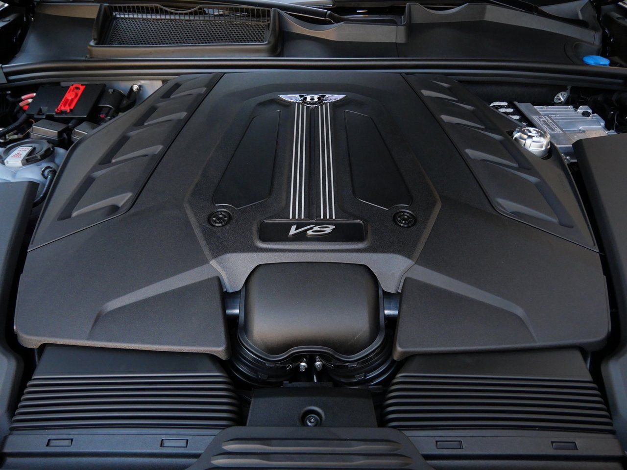 Used 2025 Bentley Bentayga Extended Wheelbase image 32