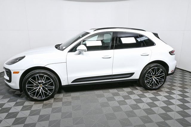 Certified 2026 Porsche Macan AWD/4WD image 2
