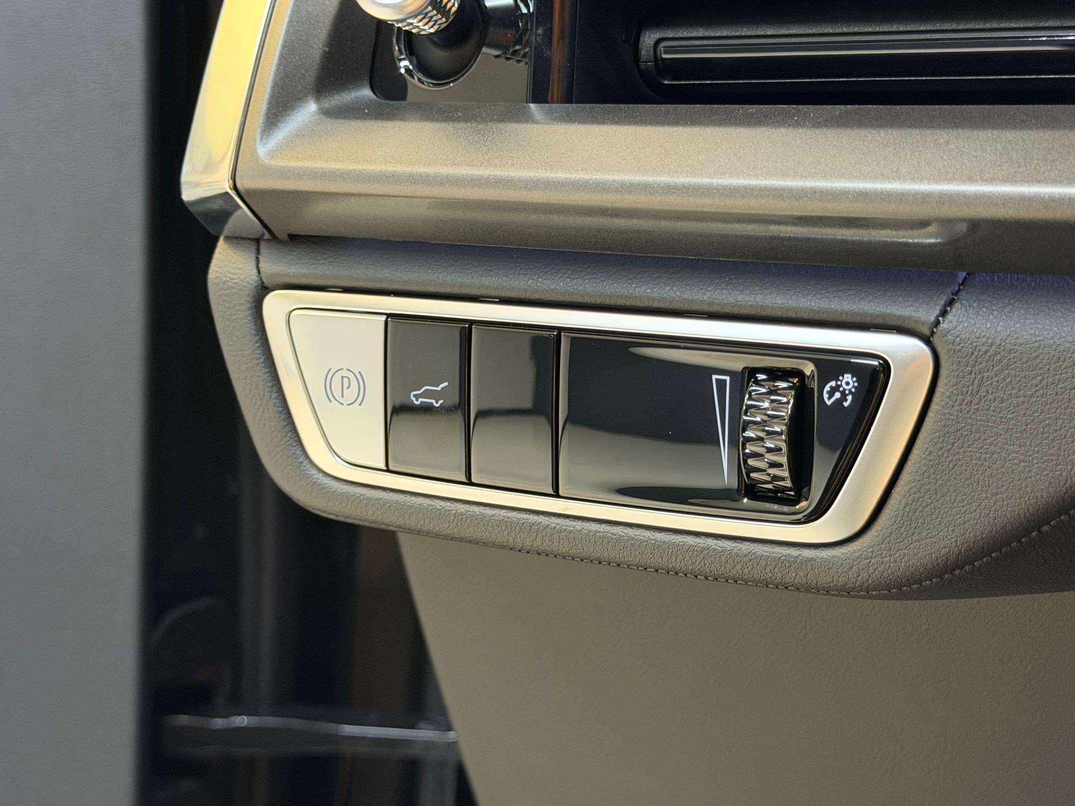 New 2026 Cadillac Vistiq Luxury AWD/4WD image 16