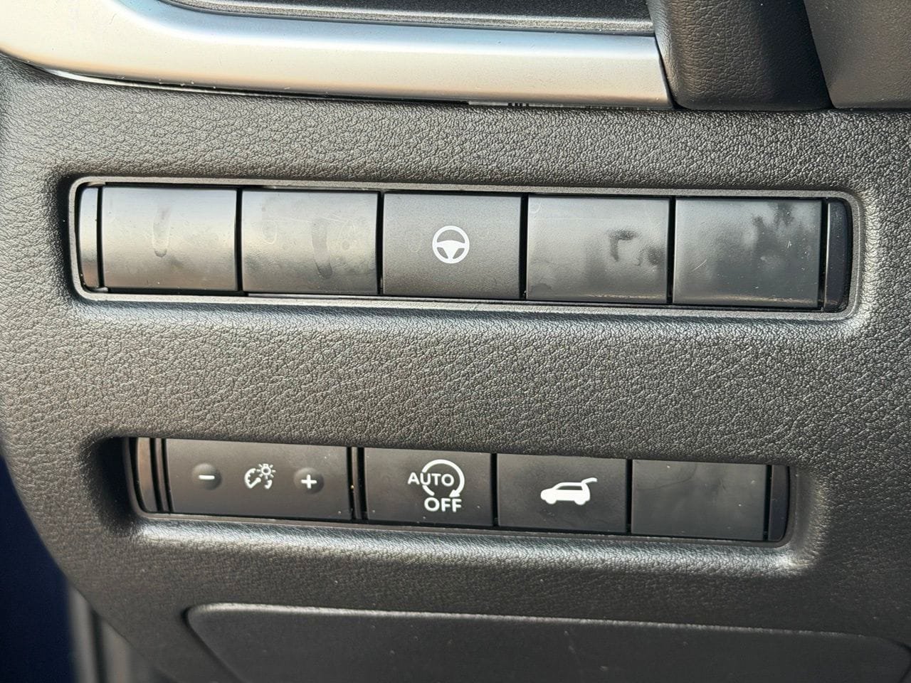 Certified 2025 Nissan Rogue SV FWD image 19