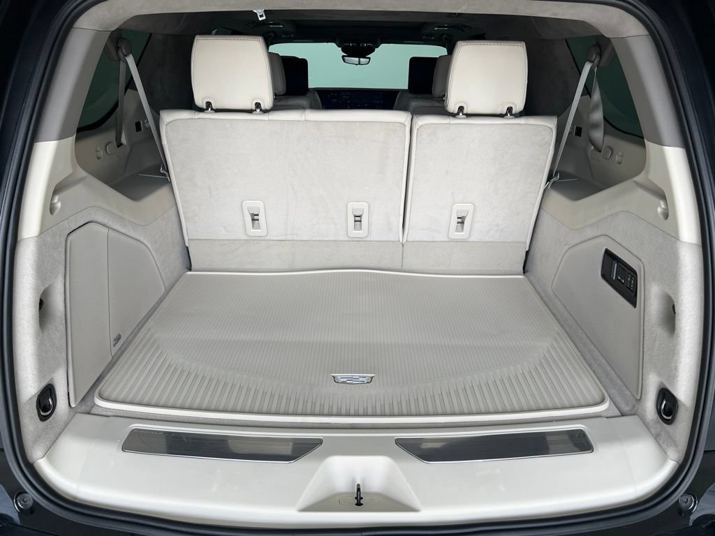 Used 2026 Cadillac Escalade ESV Platinum Sport w/ LPO, ONYX Package AWD/4WD image 26