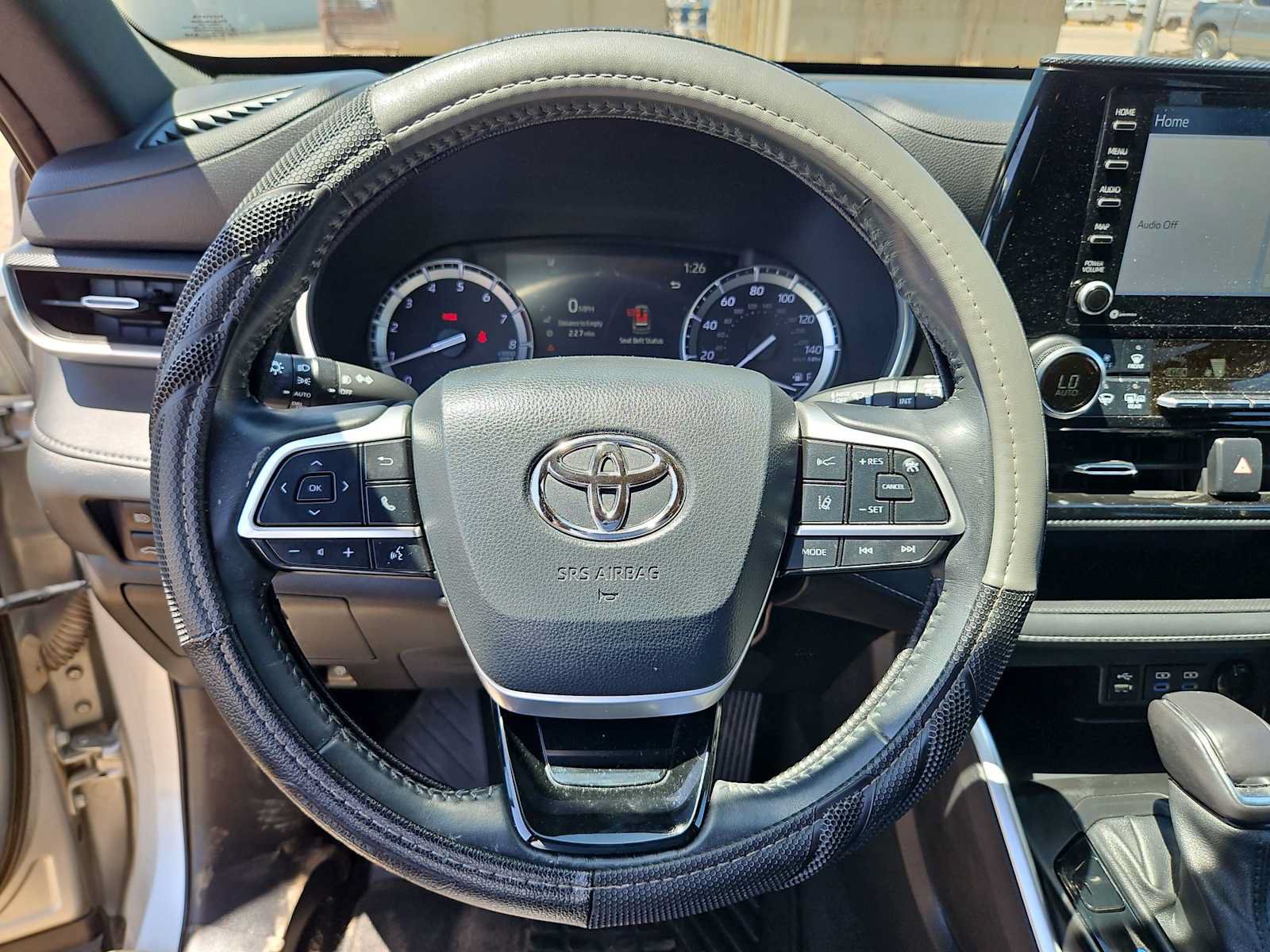 Used 2022 Toyota Highlander XSE FWD image 19
