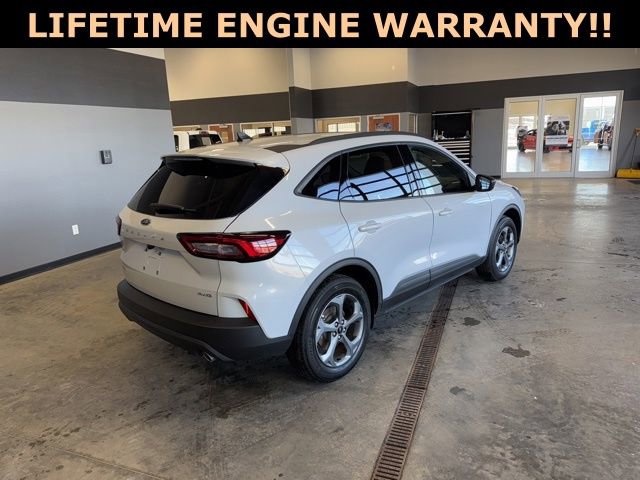 Used 2025 Ford Escape ST-Line w/ Cold Weather Package image 8