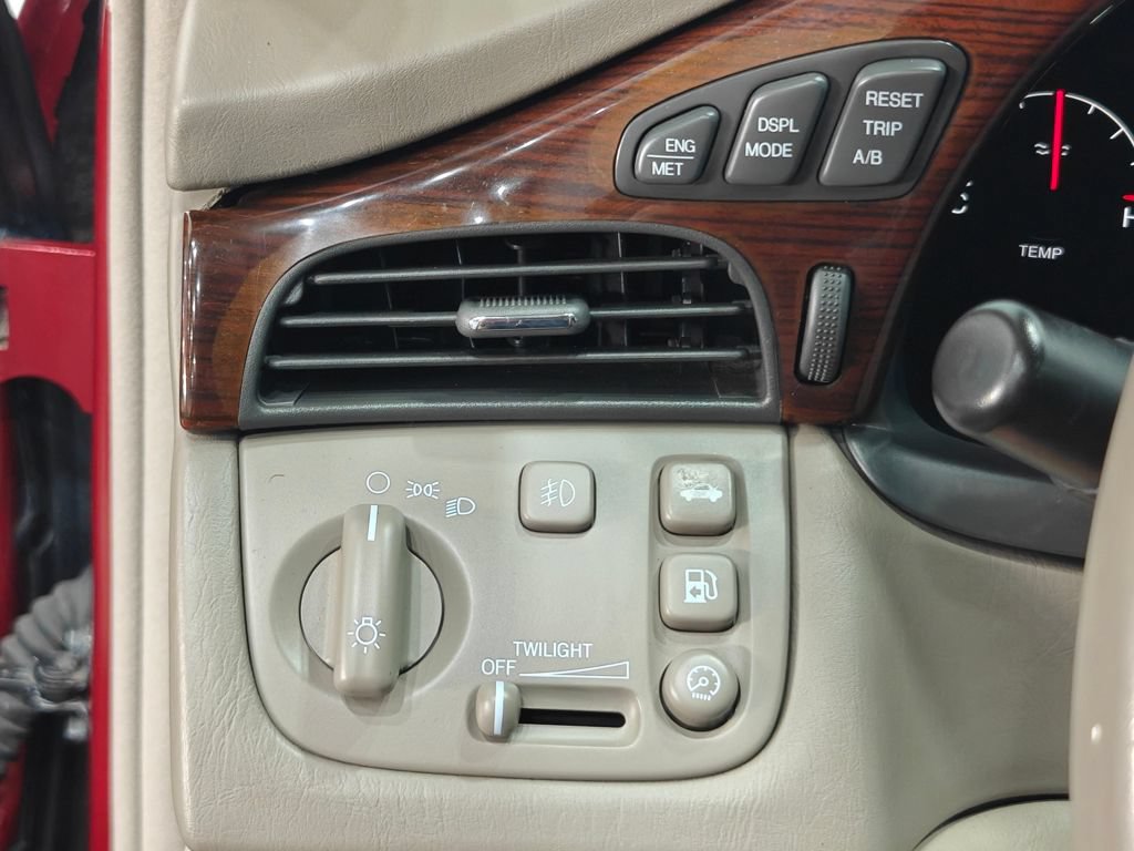 Used 2003 Cadillac De Ville DTS w/ Premium Luxury Package FWD image 9