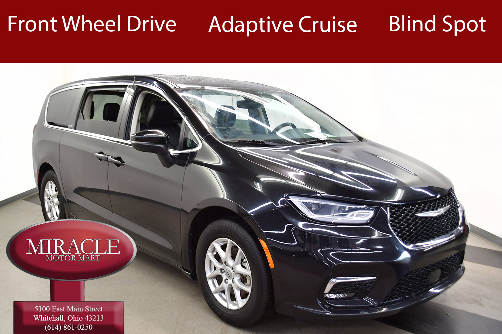 Used 2023 Chrysler Pacifica Touring-L FWD image 1