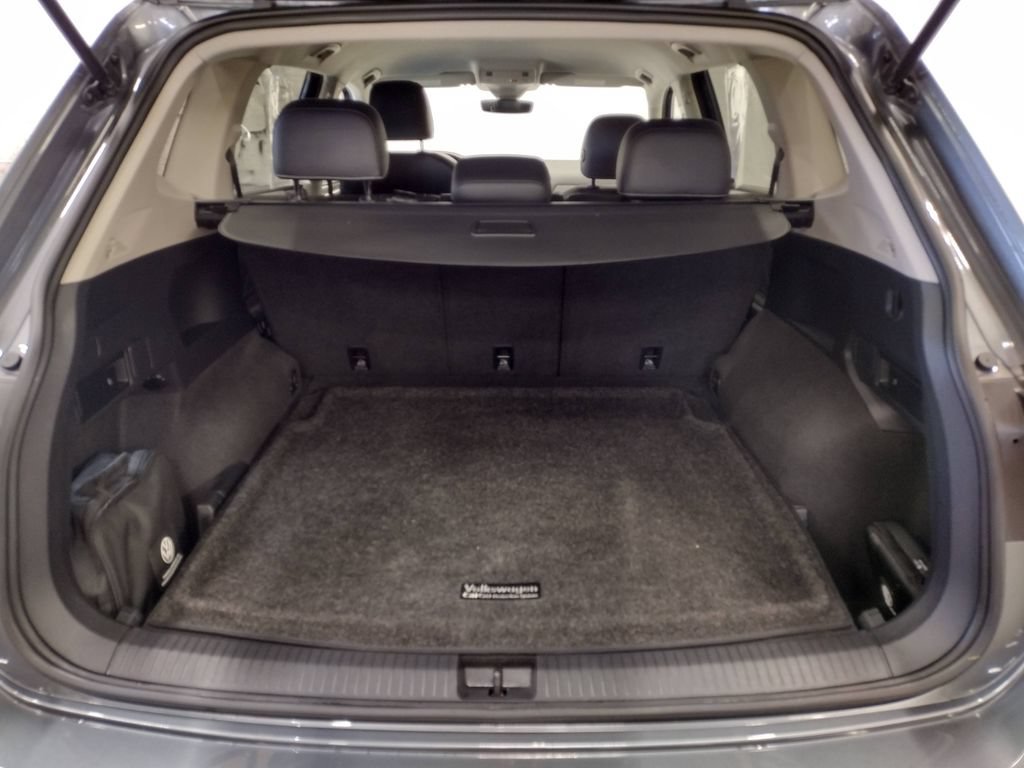 Used 2023 Volkswagen Tiguan SE AWD/4WD image 18