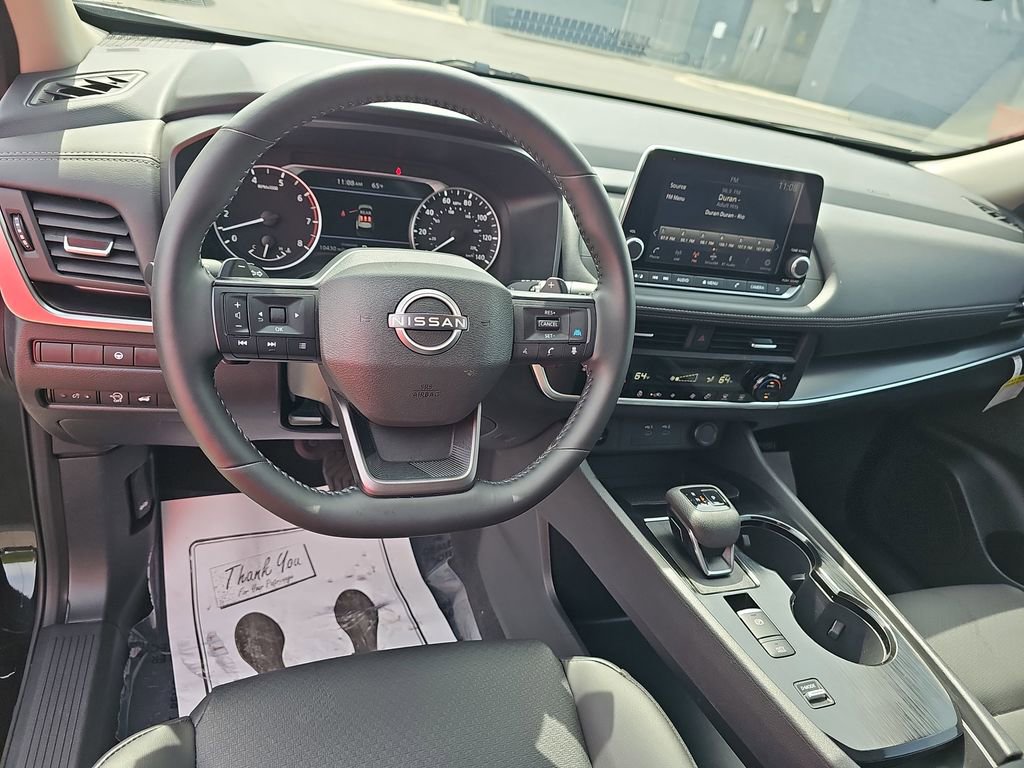 Used 2025 Nissan Rogue SV w/ SV Premium Package image 20