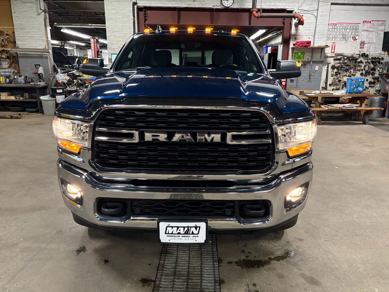 Used 2022 RAM 3500 Big Horn w/ Level C Equiment Group AWD/4WD image 5