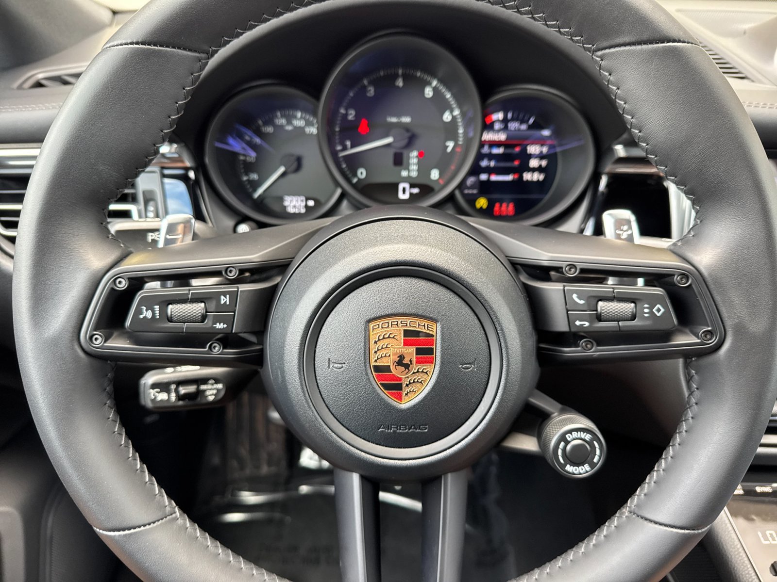 Certified 2026 Porsche Macan AWD/4WD image 27