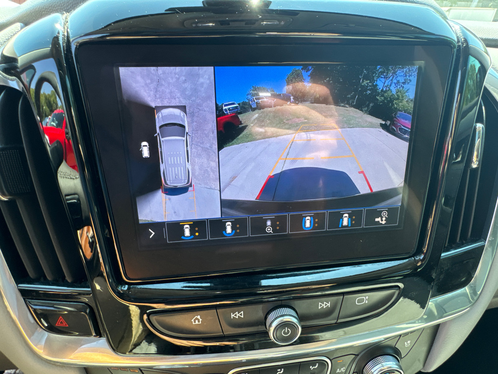 Used 2020 Chevrolet Traverse Premier FWD image 31