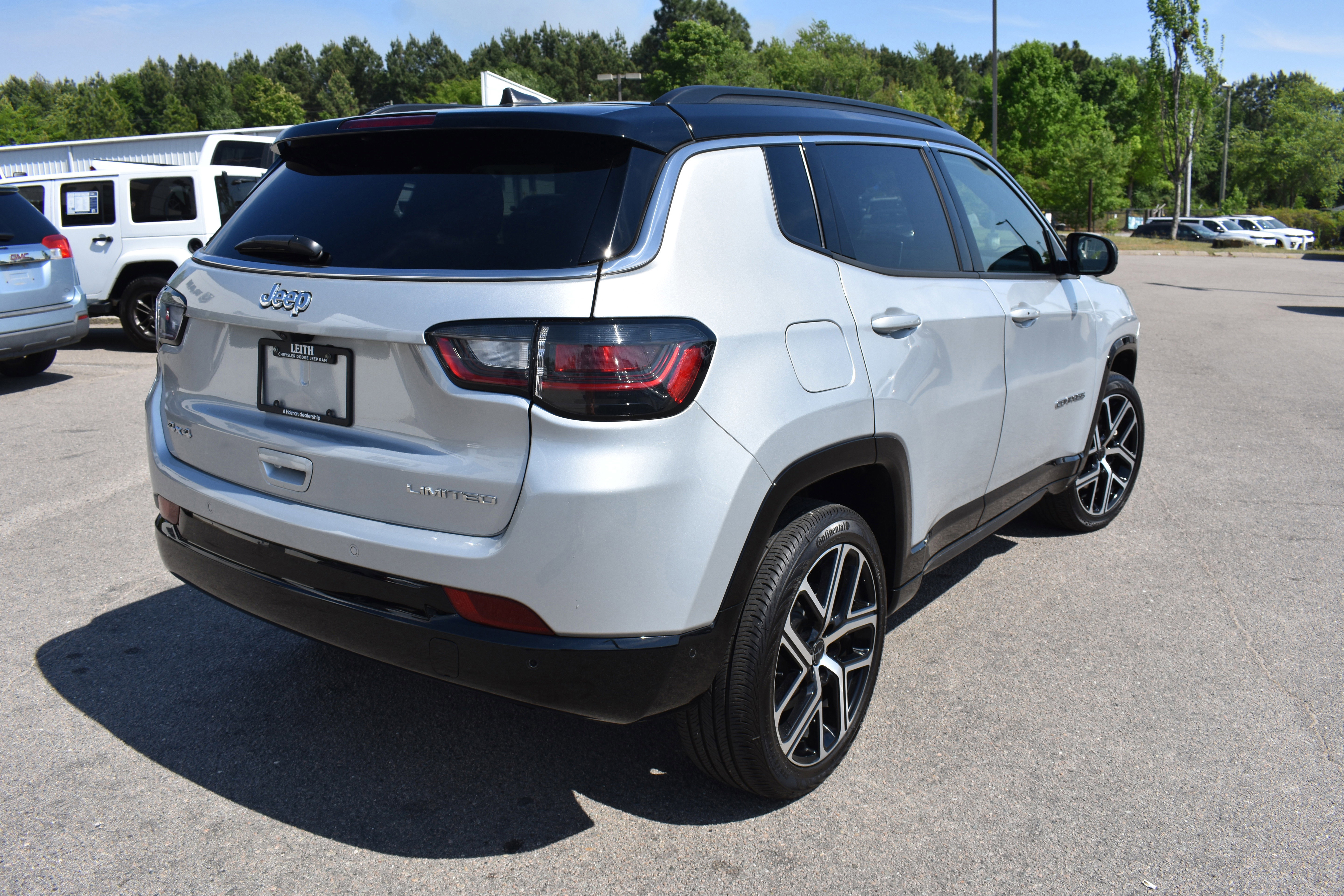 Used 2025 Jeep Compass Limited w/ Elite Group image 9