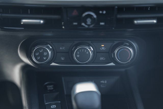 Used 2025 Nissan Kicks SV image 31