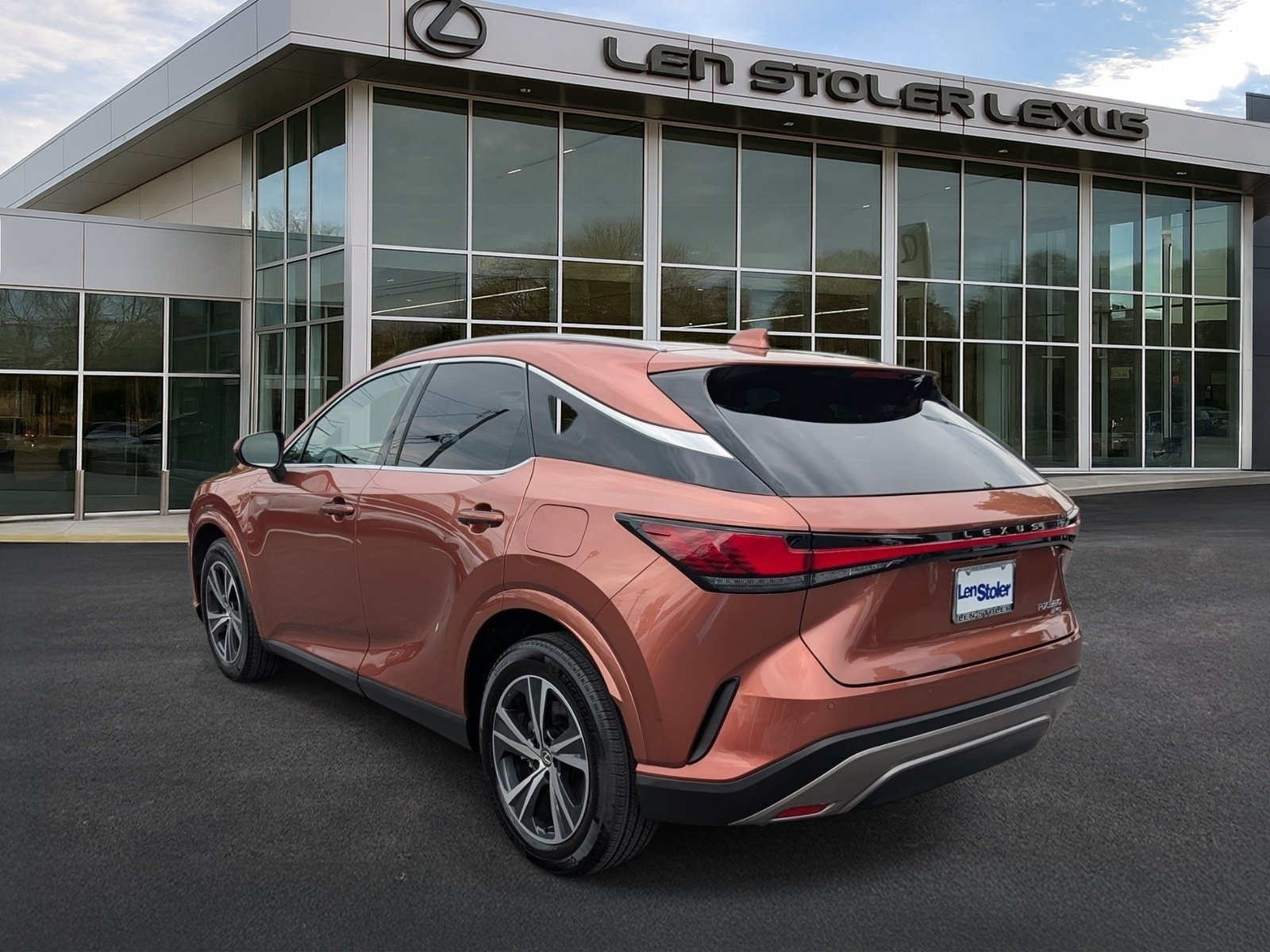 Certified 2025 Lexus RX 350 Premium w/ Accessory Package AWD/4WD image 5