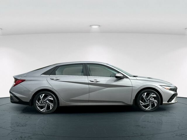 Used 2024 Hyundai Elantra Limited FWD image 7