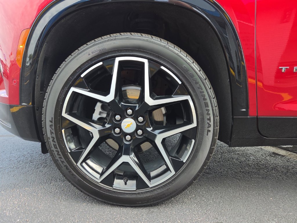 Used 2026 Chevrolet Traverse High Country w/ LPO, Floor Liner Package AWD/4WD image 4