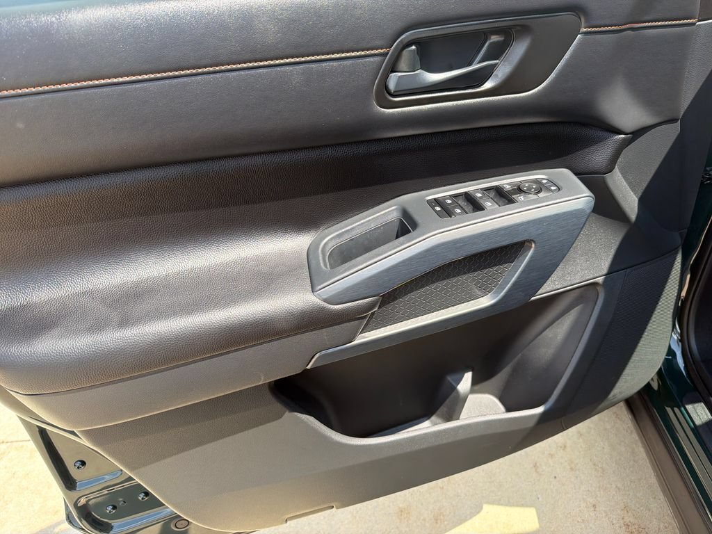 Used 2025 Nissan Pathfinder Rock Creek AWD/4WD image 10