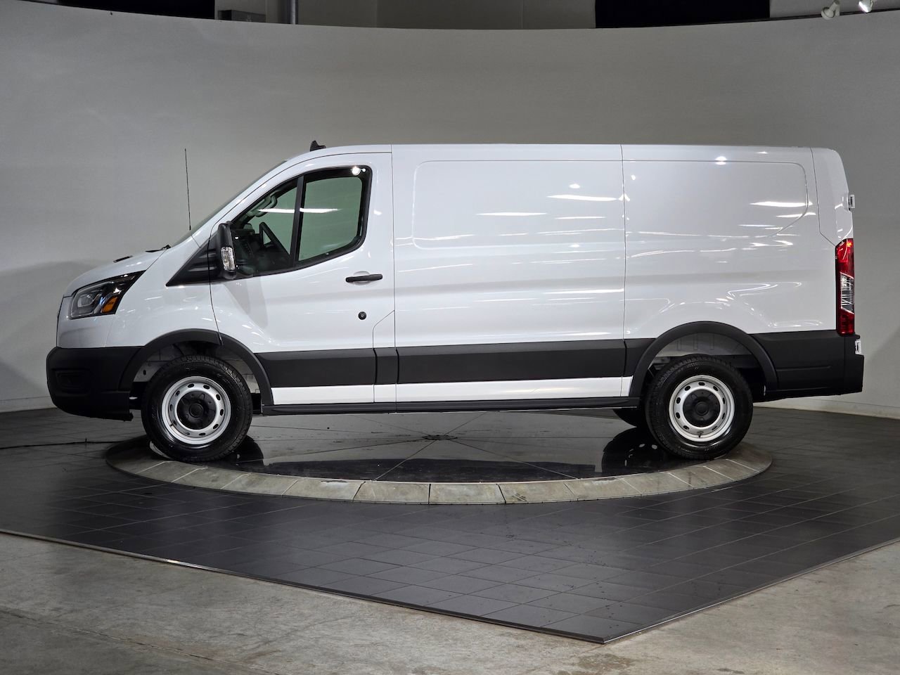 New 2025 Ford Transit 150 Low Roof RWD image 7