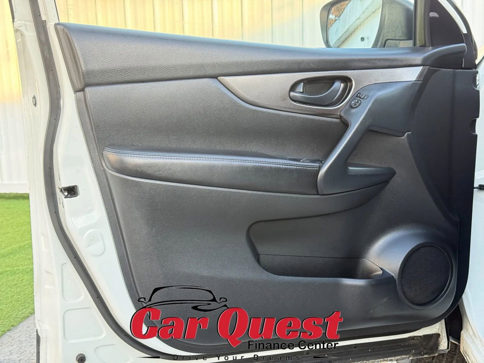 Used 2021 Nissan Rogue Sport S image 11