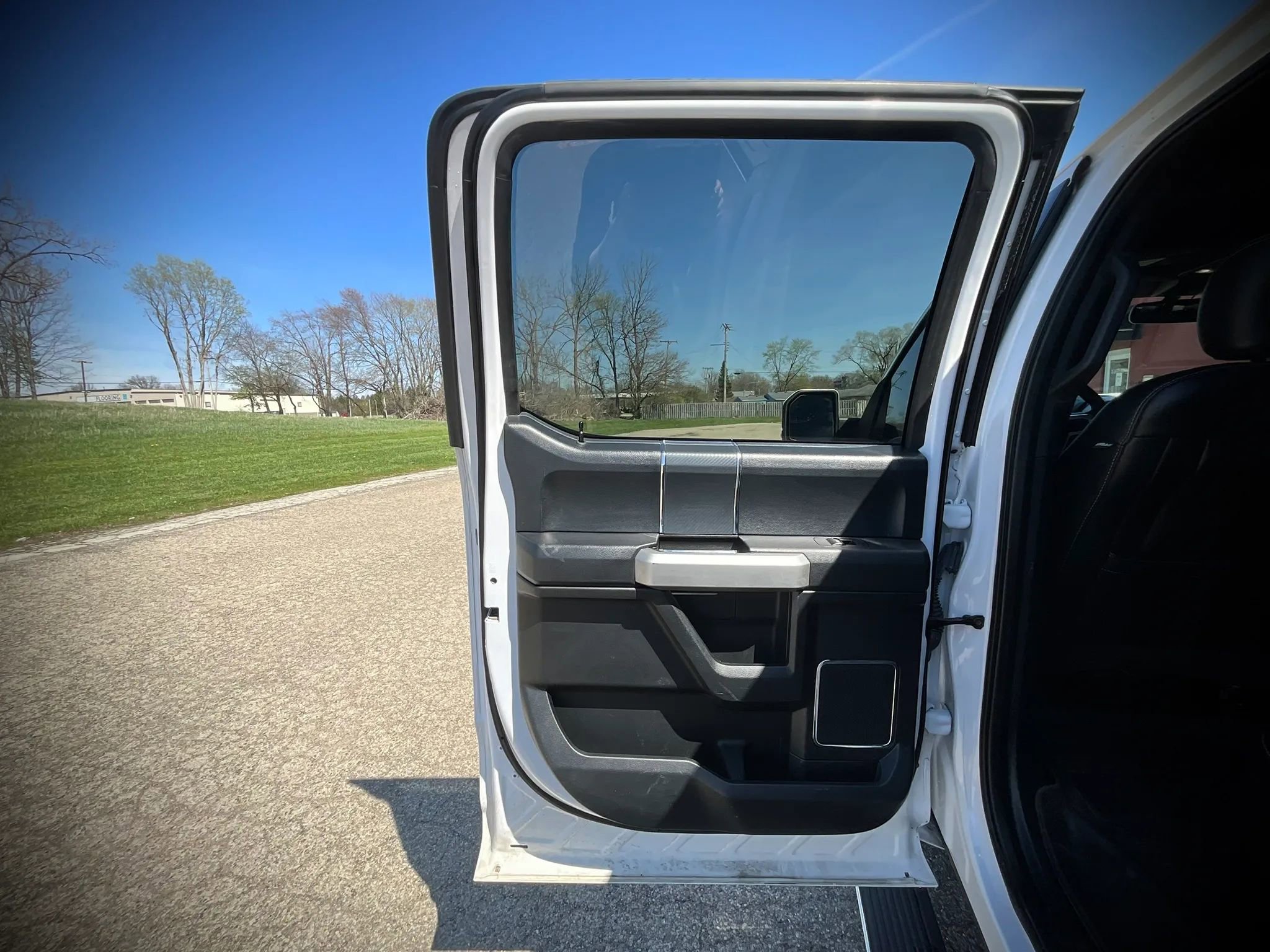 Used 2019 Ford F150 Lariat w/ Equipment Group 502A Luxury AWD/4WD image 25